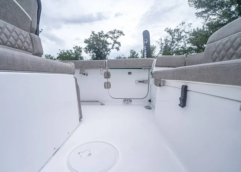 Slide: The Image of Sea Hunt Ultra 265 SE 2026 - 11