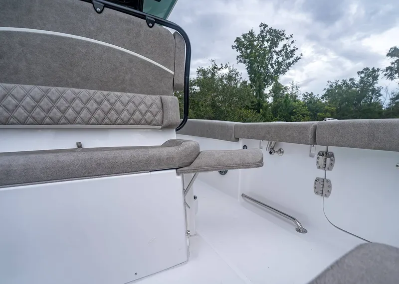 Slide: The Image of Sea Hunt Ultra 265 SE 2026 - 16