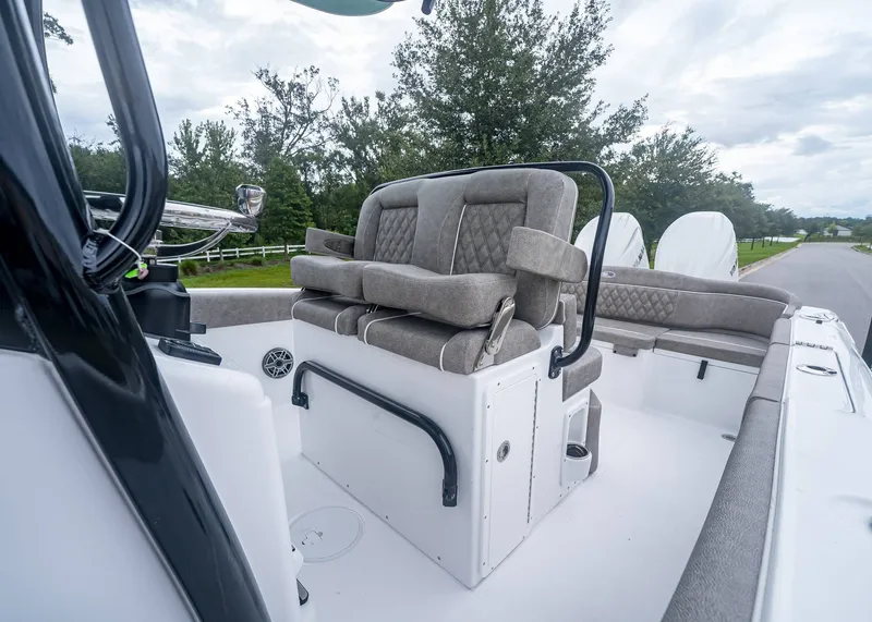 Slide: The Image of Sea Hunt Ultra 265 SE 2026 - 17