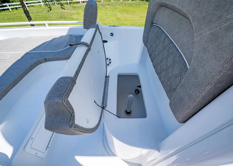 Slide: The Image of Sea Hunt BX 25 FS 2026 - 30