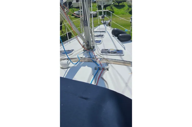 Slide: The Image of 2003 Beneteau Oceanis Clipper 393 sailboat deck with rigging and hatches. - 12