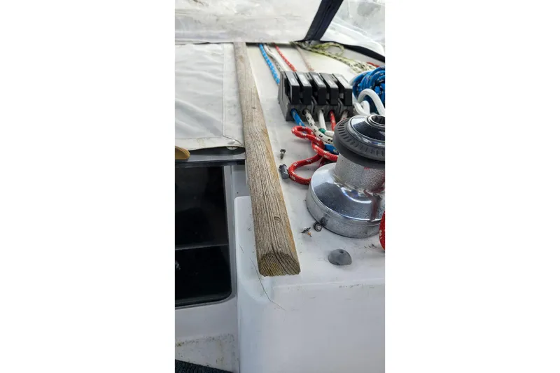 Slide: The Image of Deck of 2003 Beneteau Oceanis Clipper 393 with winch and ropes. - 13