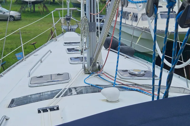 Slide: The Image of 2003 Beneteau Oceanis Clipper 393 sailboat deck with ropes and hatches. - 9