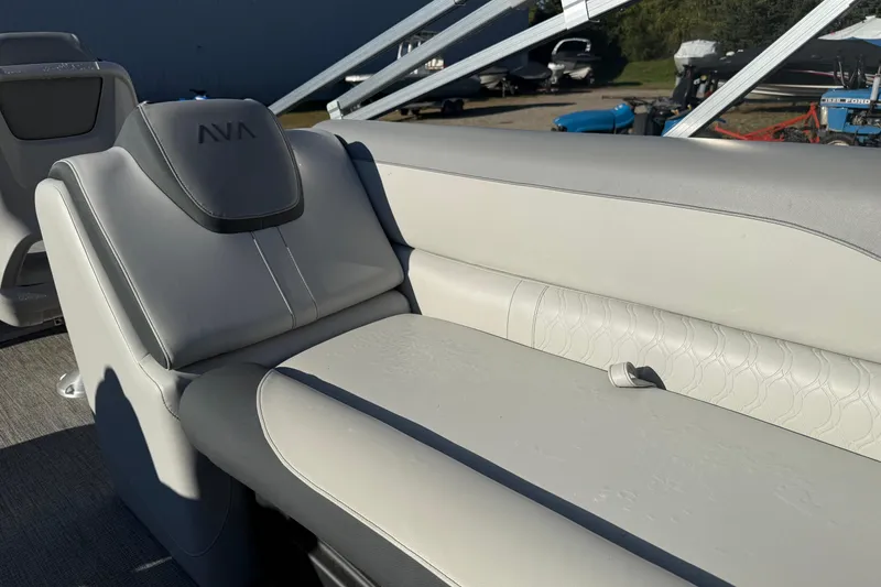 Slide: The Image of 2025 Avalon 2585 LSZ QL boat seat with sleek, modern design and comfortable upholstery. - 5