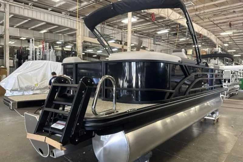 Slide: The Image of 2026 Bennington 22 SSRSE pontoon boat in a warehouse setting. - 5