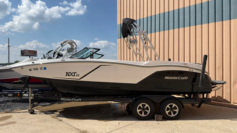 The Image of Mastercraft NXT 22 2016 - 0