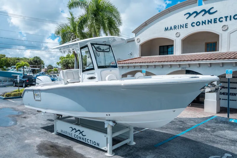 Slide: The Image of Sea Hunt Ultra 255 SE 2026 - 8