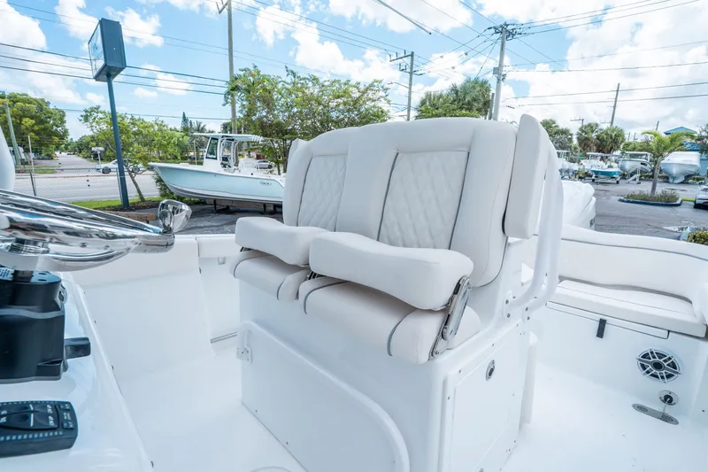 Slide: The Image of Sea Hunt Ultra 255 SE 2026 - 19