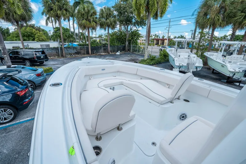 Slide: The Image of Sea Hunt Ultra 255 SE 2026 - 22