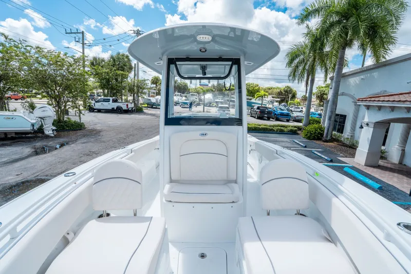 Slide: The Image of Sea Hunt Ultra 255 SE 2026 - 27