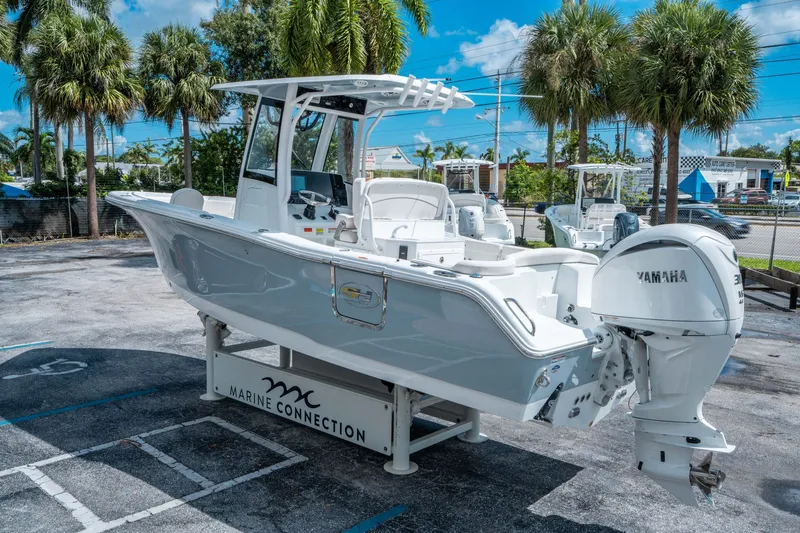 Slide: The Image of Sea Hunt Ultra 255 SE 2026 - 4