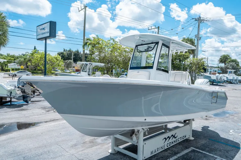 Slide: The Image of Sea Hunt Ultra 255 SE 2026 - 6