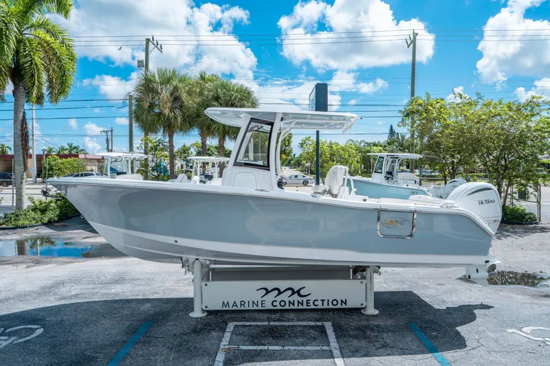 Slide: The Image of Sea Hunt Ultra 255 SE 2026 - 5