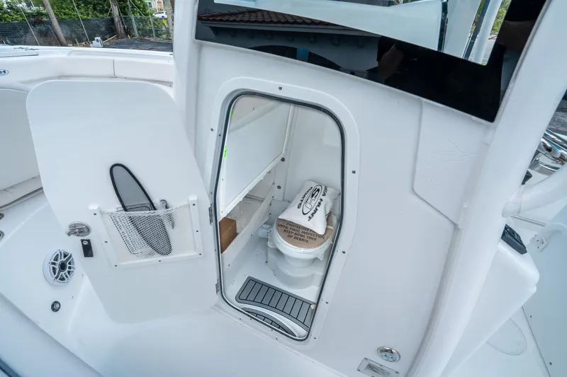 Slide: The Image of Sea Hunt Ultra 255 SE 2026 - 21