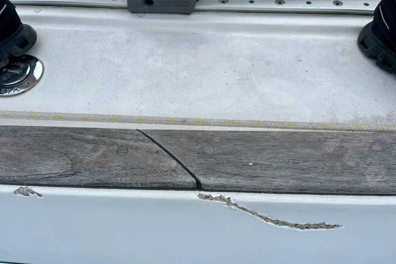 Slide: The Image of 2006 Beneteau Oceanis Clipper 423 sailboat deck with rigging in a marina. - 10