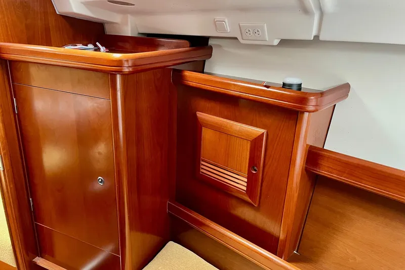 Slide: The Image of Cozy cabin interior of 2006 Beneteau Oceanis Clipper 423 with comfortable bedding. - 19