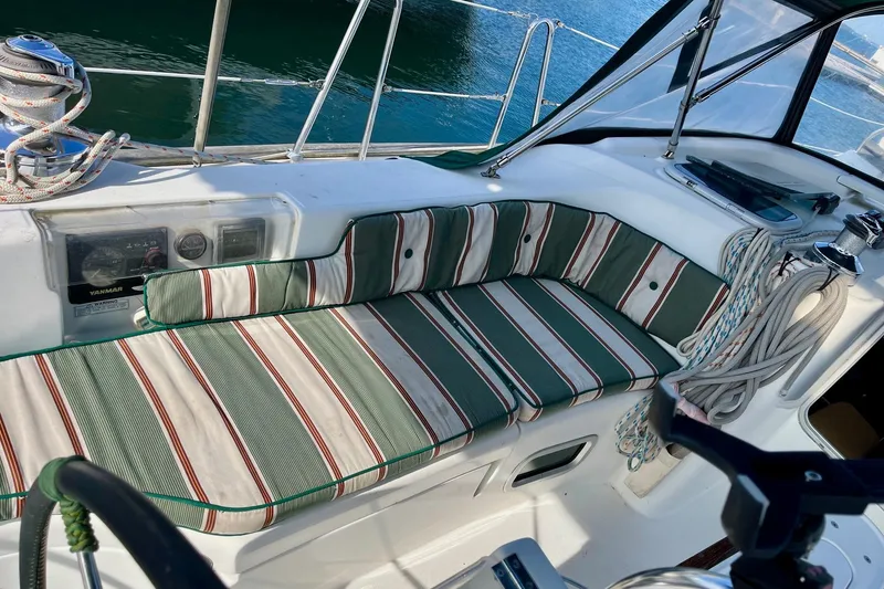 Slide: The Image of Deck of 2006 Beneteau Oceanis Clipper 423 with ropes and winch. - 5