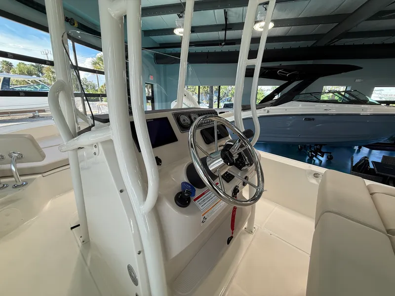 Slide: The Image of Boston Whaler 210 Montauk 2027 - 14