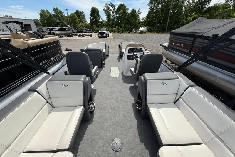 Slide: The Image of 2021 Manitou 22 Aurora LE Standard pontoon boat interior with seating and steering console. - 17