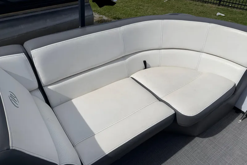 Slide: The Image of 2021 Manitou 22 Aurora LE Standard boat with white cushioned seating. - 19