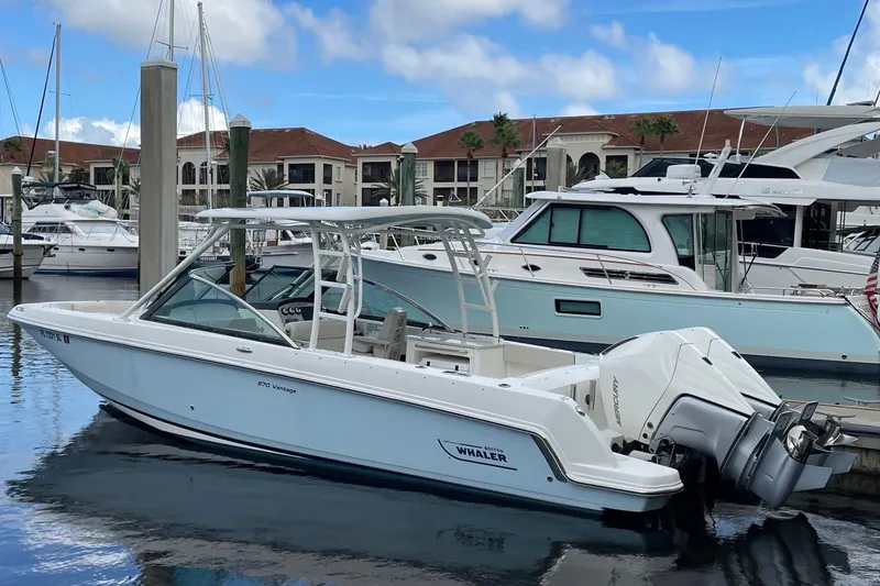 The Image of Boston Whaler 27 DC- Profile - 1