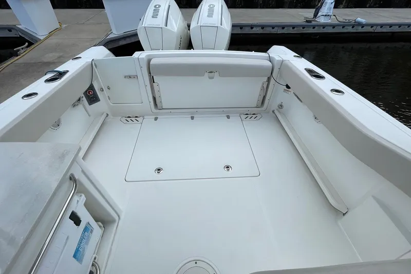 Slide: The Image of Boston Whaler 27 DC- Cockpit - 12