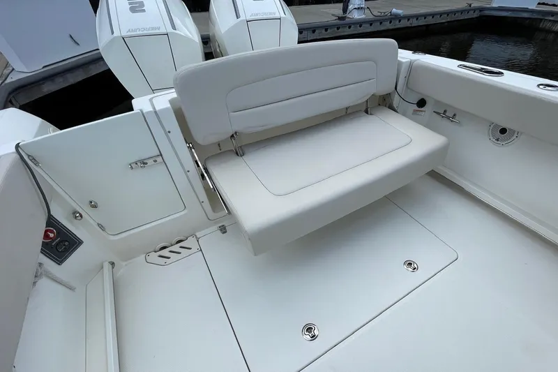 Slide: The Image of Boston Whaler 27 DC- Cockpit - 13