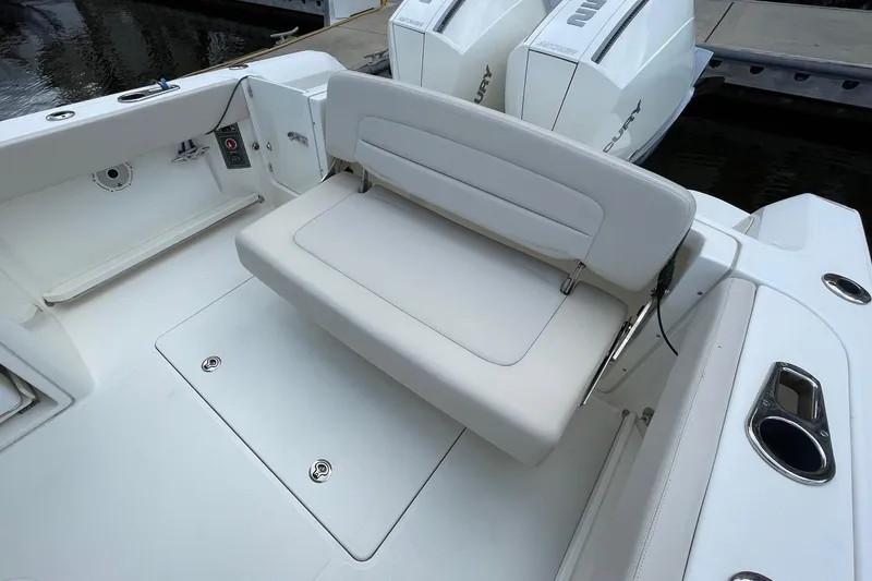 Slide: The Image of Boston Whaler 27 DC- Cockpit - 14