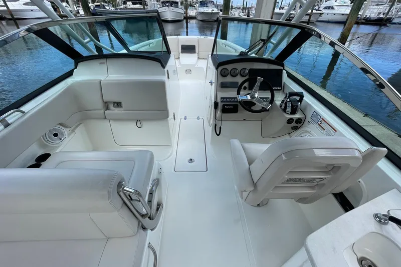 Slide: The Image of Boston Whaler 27 DC- Helm - 15