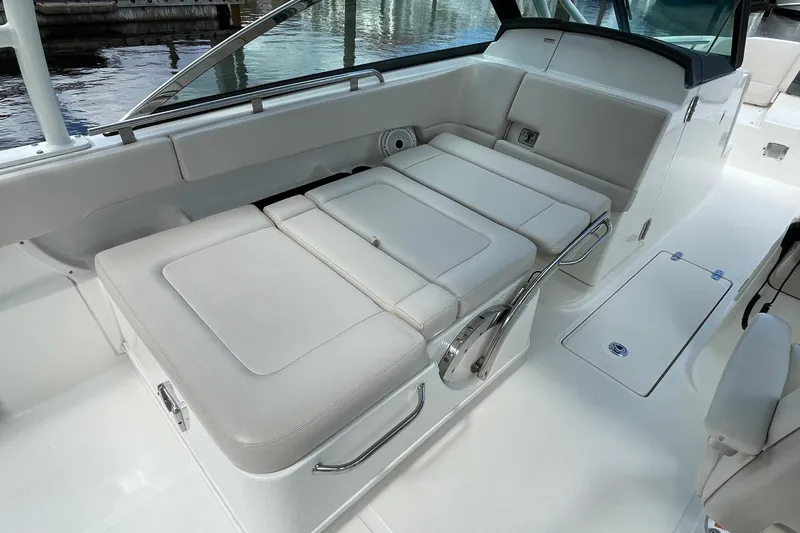 Slide: The Image of Boston Whaler 27 DC- Convertible co-captain chair - 18