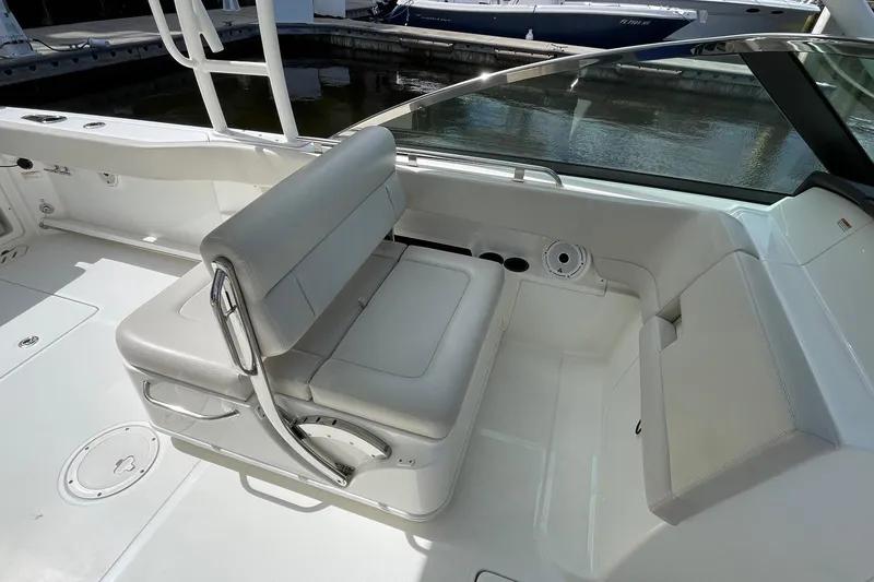 Slide: The Image of Boston Whaler 27 DC- Convertible co-captain chair - 19