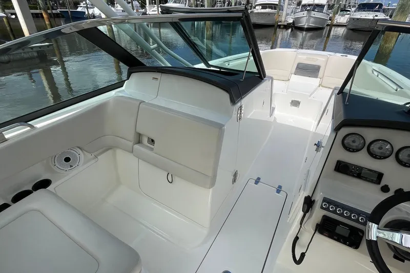 Slide: The Image of Boston Whaler 27 DC- Dual Console - 20