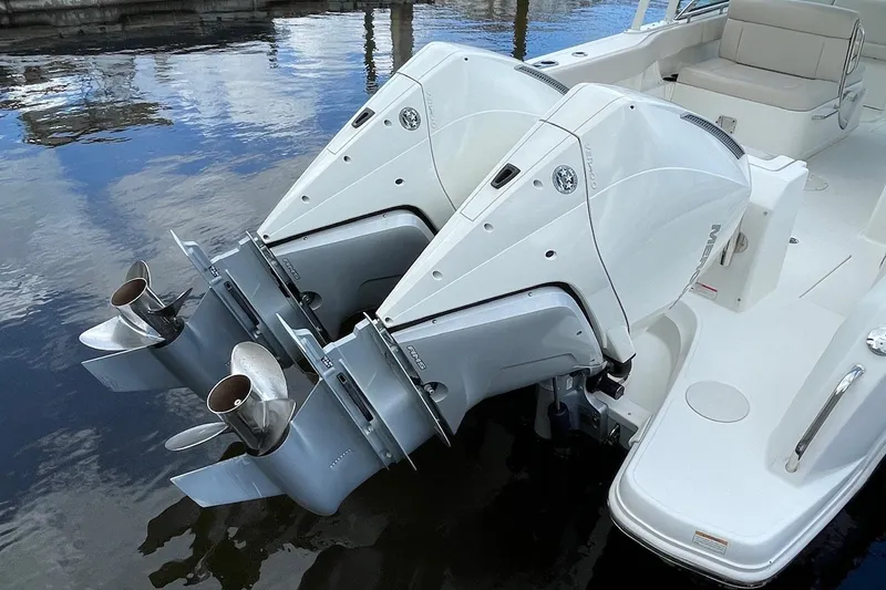 Slide: The Image of Boston Whaler 27 DC- Engines - 4