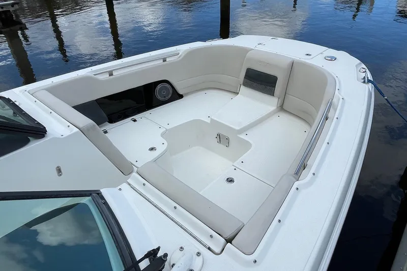 Slide: The Image of Boston Whaler 27 DC- Bow - 6