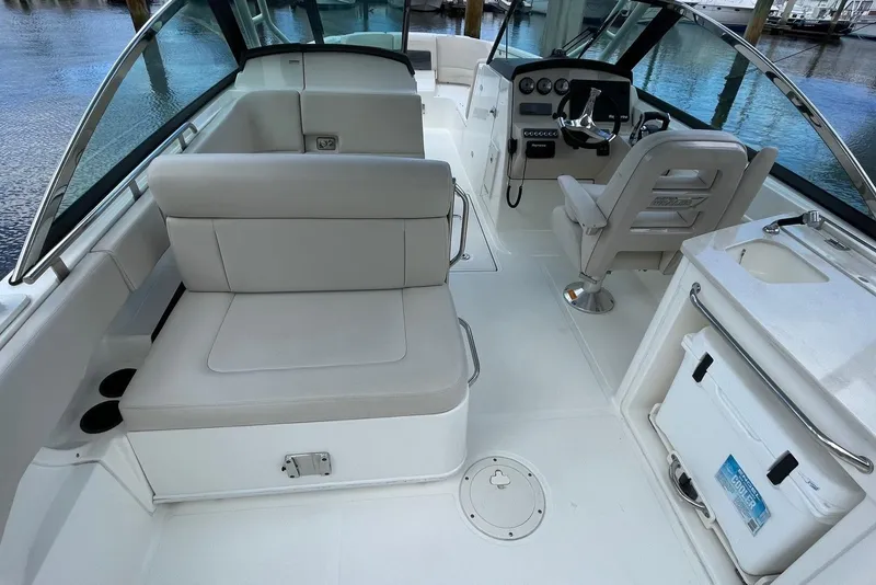 Slide: The Image of Boston Whaler 27 DC- Cockpit/Helm - 9