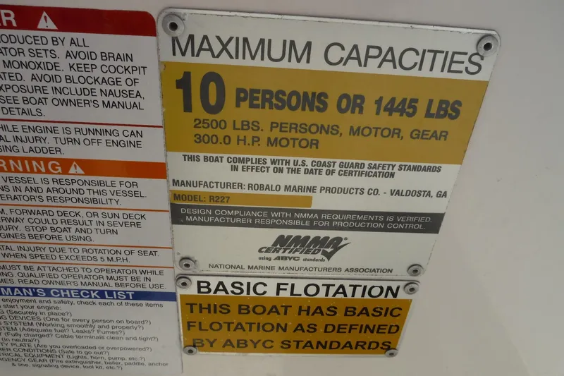 Slide: The Image of Capacity and safety information for 2007 Robalo R227 Dual Console boat. - 15