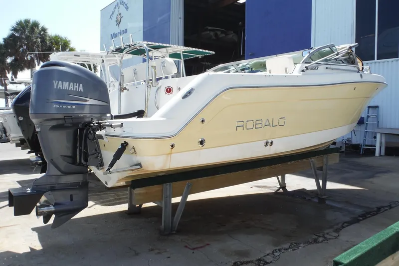 Slide: The Image of 2007 Robalo R227 Dual Console boat with Yamaha outboard engine at marina. - 39