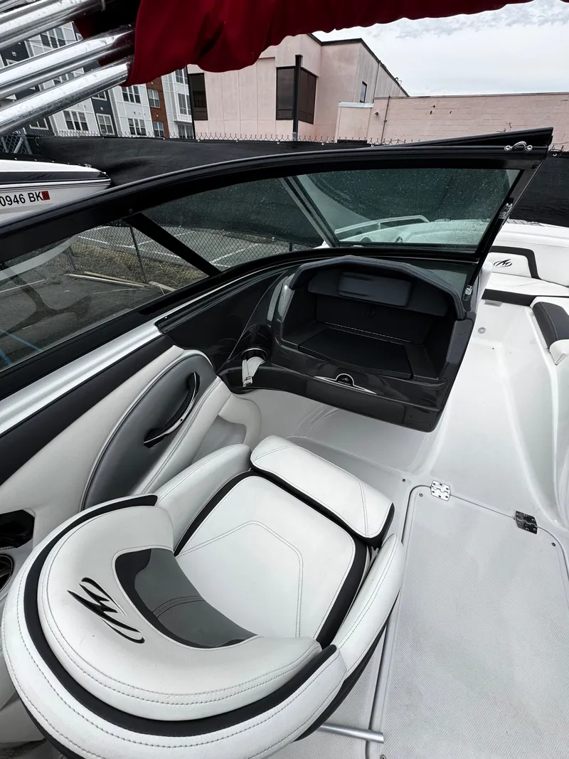 Slide: The Image of Monterey 224FS 2017 - 18