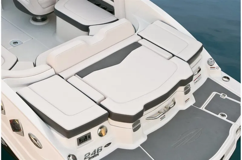 Slide: The Image of Chaparral 246 SSi 2019 - 21