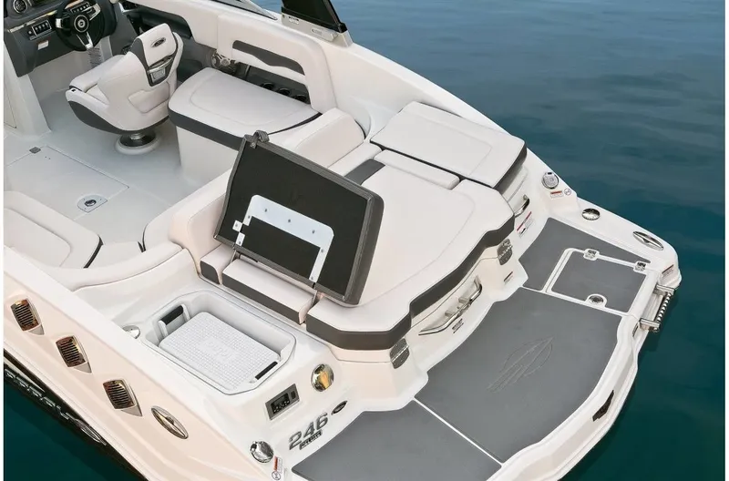 Slide: The Image of Chaparral 246 SSi 2019 - 23