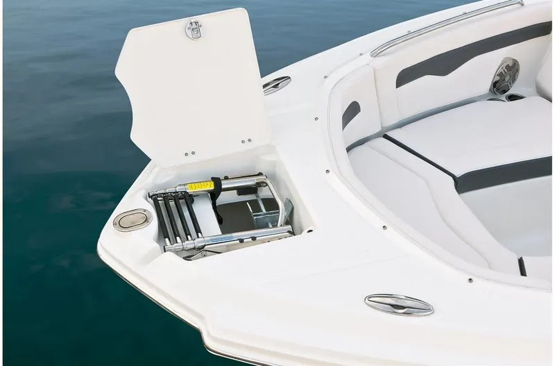 Slide: The Image of Chaparral 246 SSi 2019 - 7