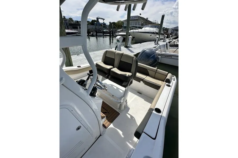 Slide: The Image of Tidewater 232 SS 2023 - 8