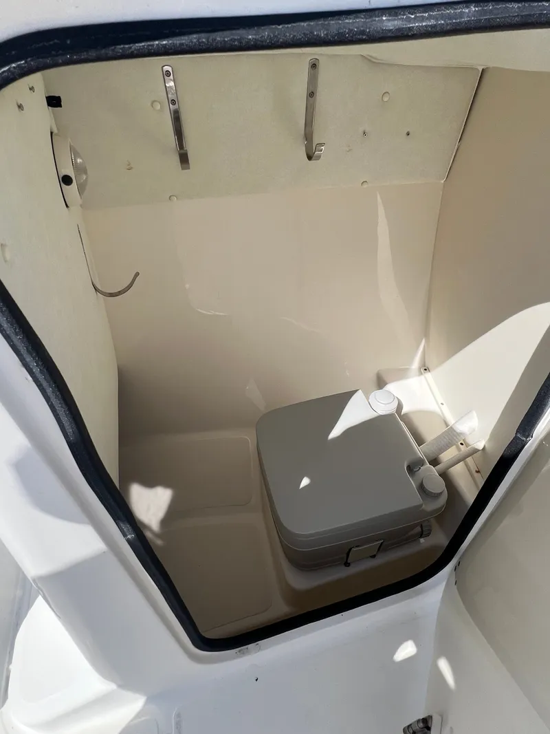 Slide: The Image of Boston Whaler 210 Ventura 2004 - 7