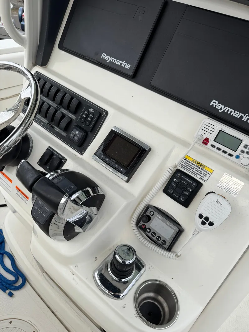 Slide: The Image of Boston Whaler 280 Outrage 2014 - 19