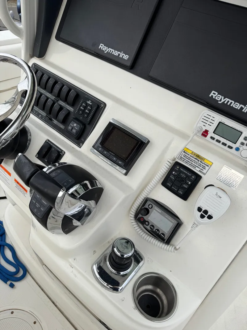 Slide: The Image of Boston Whaler 280 Outrage 2014 - 21