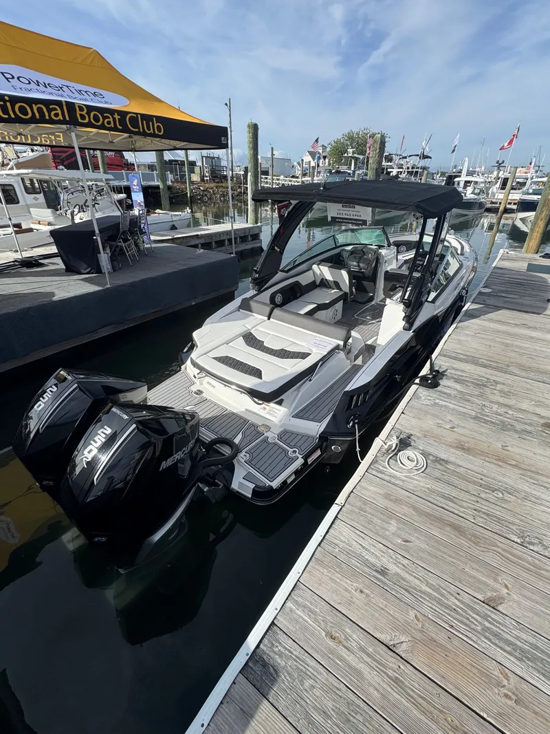 The Image of Monterey 305SS 2021 - 1