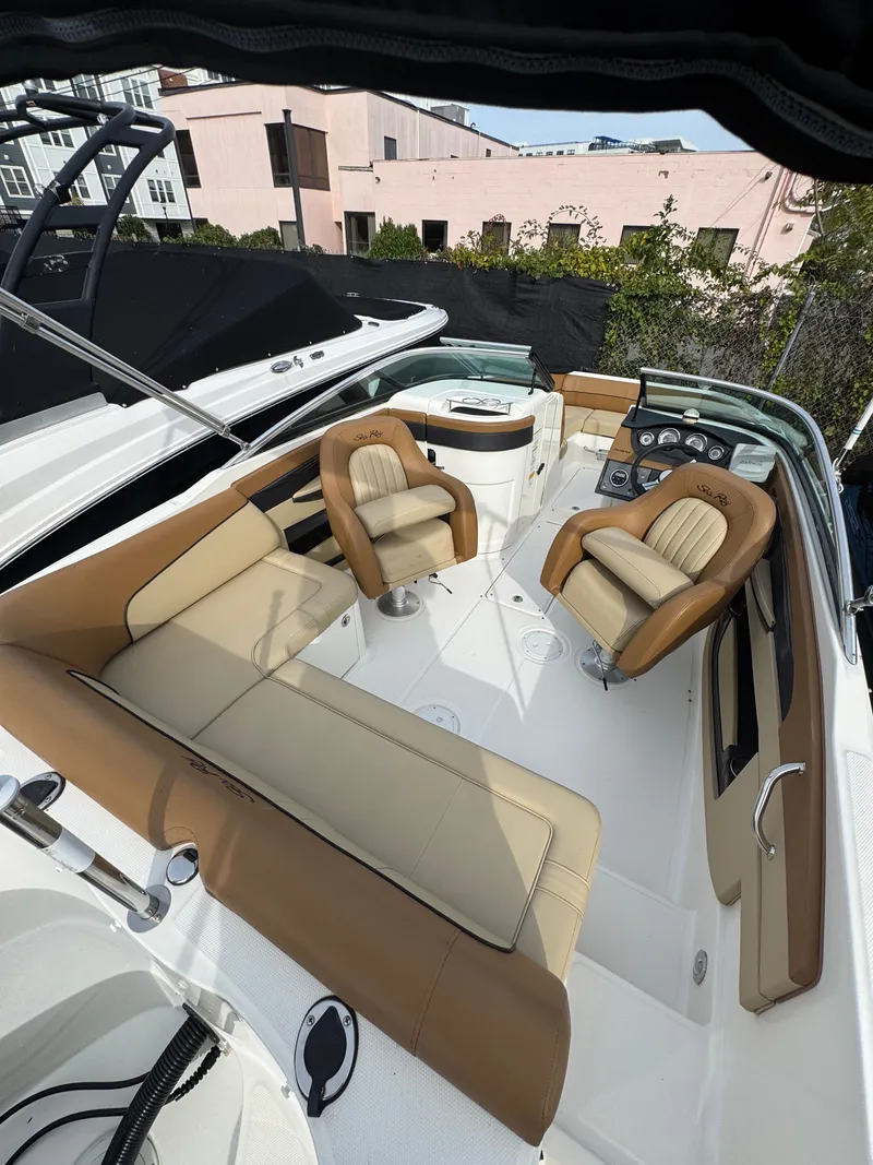 Slide: The Image of Sea Ray 220 Sundeck 2014 - 11