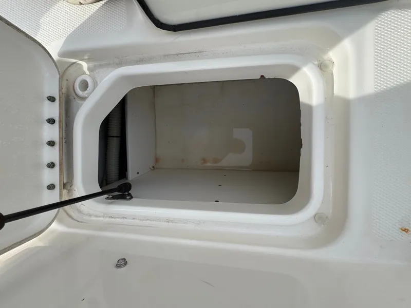 Slide: The Image of Sea Ray 220 Sundeck 2014 - 12