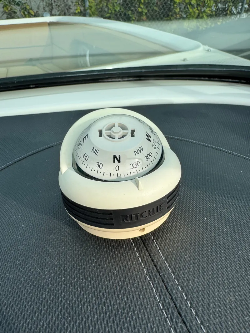 Slide: The Image of Sea Ray 220 Sundeck 2014 - 15