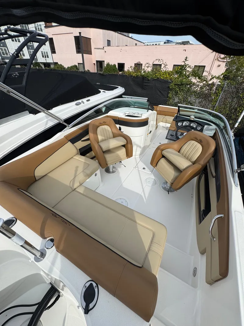 Slide: The Image of Sea Ray 220 Sundeck 2014 - 17
